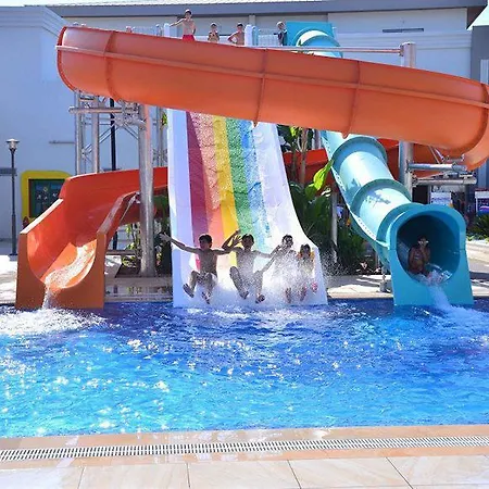 Palm Wings Kusadasi Resort&spa מלון דבוטלאר